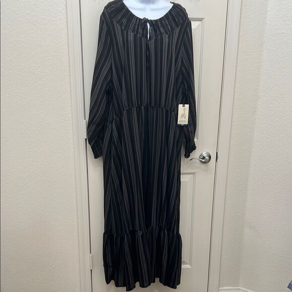 Terra & Sky Black Ruffled Tiered Dress Tie VNeck Long Bishop Sleeve Maxi Plus 3X - Picture 1 of 14